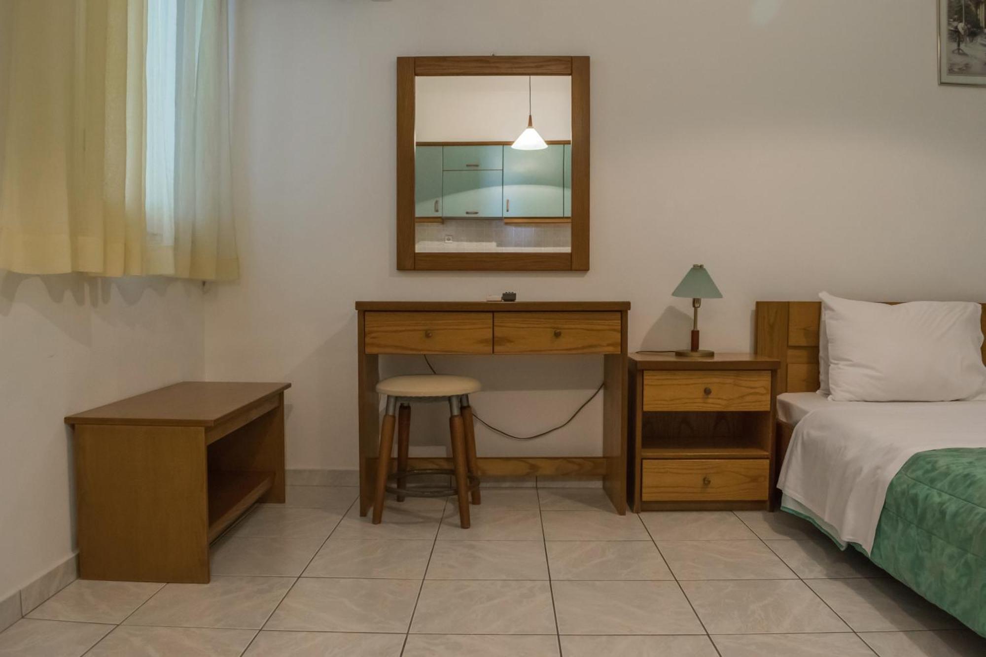 Tina'S Apartments آداماس الغرفة الصورة